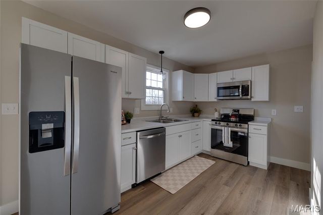 306 W Hillside Drive, Farmington, MO 63640