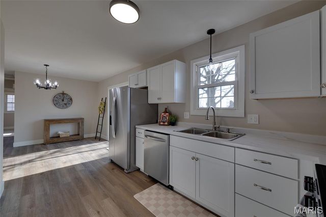 306 W Hillside Drive, Farmington, MO 63640