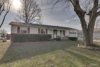 306 W Hillside Drive, Farmington, MO 63640
