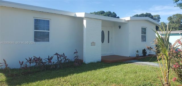 131 SE Serenata Ct, Port St. Lucie, FL 34983
