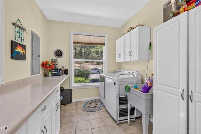 1943 Wards Creek Road, Rogue River, OR 97537