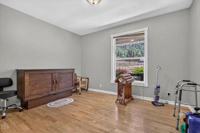 1943 Wards Creek Road, Rogue River, OR 97537