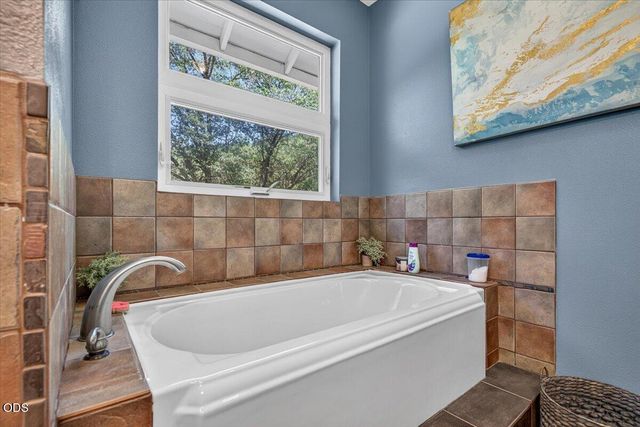 1943 Wards Creek Road, Rogue River, OR 97537