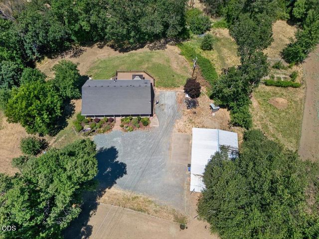 1943 Wards Creek Road, Rogue River, OR 97537