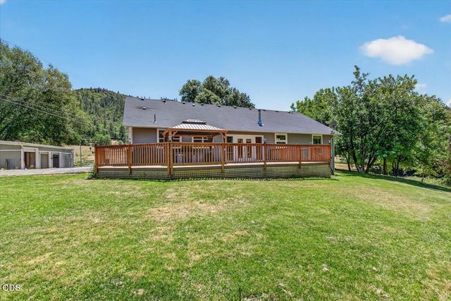 1943 Wards Creek Road, Rogue River, OR 97537