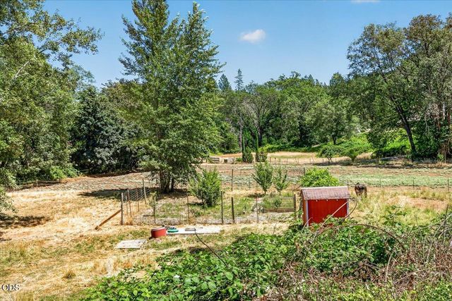 1943 Wards Creek Road, Rogue River, OR 97537