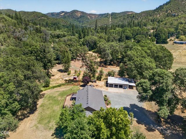 1943 Wards Creek Road, Rogue River, OR 97537