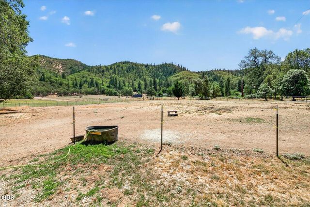 1943 Wards Creek Road, Rogue River, OR 97537