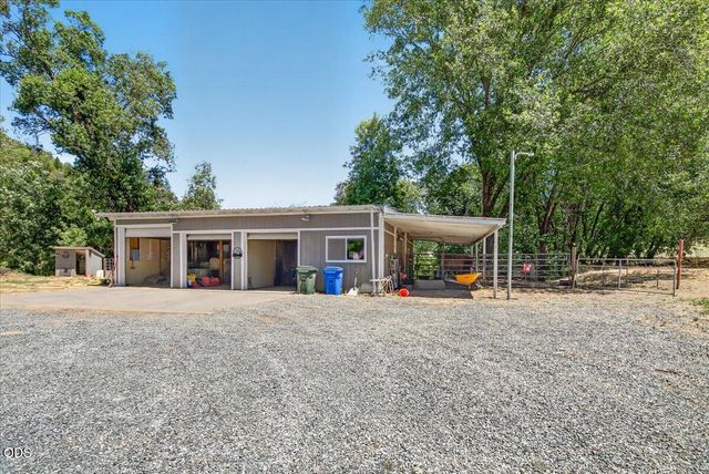 1943 Wards Creek Road, Rogue River, OR 97537