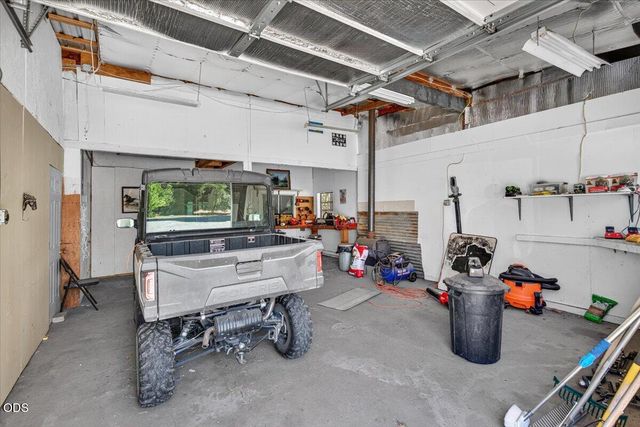 1943 Wards Creek Road, Rogue River, OR 97537