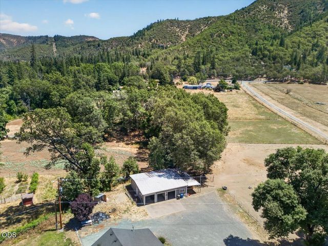1943 Wards Creek Road, Rogue River, OR 97537