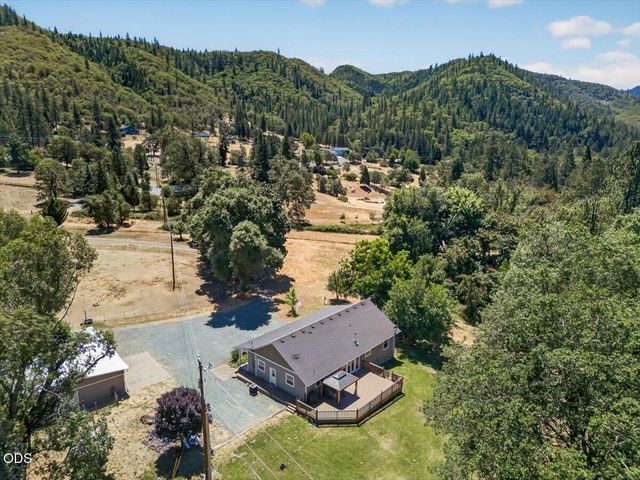1943 Wards Creek Road, Rogue River, OR 97537