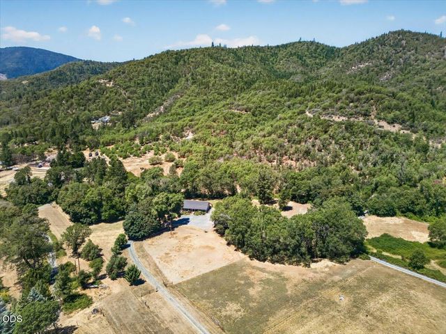 1943 Wards Creek Road, Rogue River, OR 97537