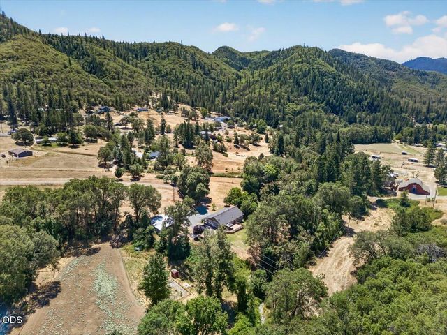 1943 Wards Creek Road, Rogue River, OR 97537