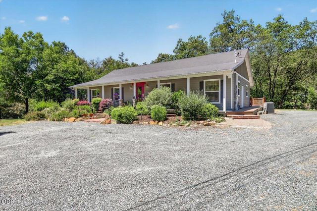1943 Wards Creek Road, Rogue River, OR 97537