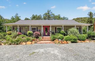 1943 Wards Creek Road, Rogue River, OR 97537