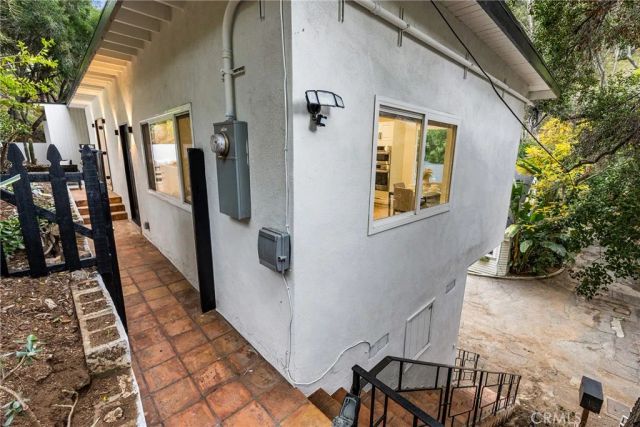 8010 Padre Lane, Los Angeles, CA 90046