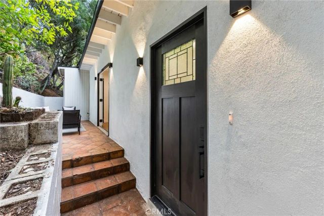 8010 Padre Lane, Los Angeles, CA 90046