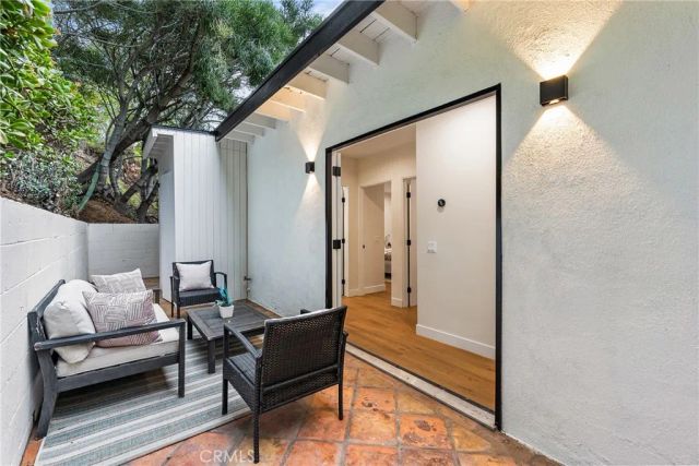 8010 Padre Lane, Los Angeles, CA 90046