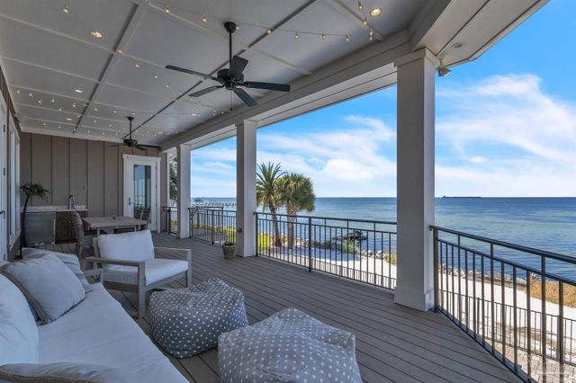 325 Deer Point Dr, Gulf Breeze, FL 32561