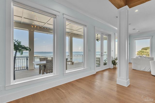 325 Deer Point Dr, Gulf Breeze, FL 32561