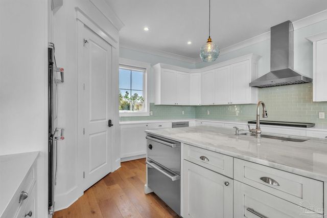 325 Deer Point Dr, Gulf Breeze, FL 32561