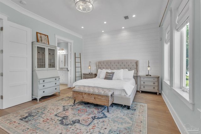 325 Deer Point Dr, Gulf Breeze, FL 32561