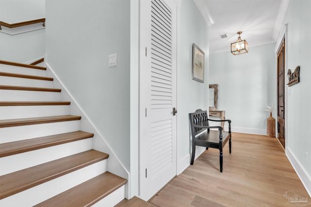 325 Deer Point Dr, Gulf Breeze, FL 32561