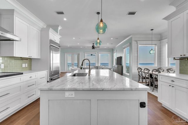 325 Deer Point Dr, Gulf Breeze, FL 32561