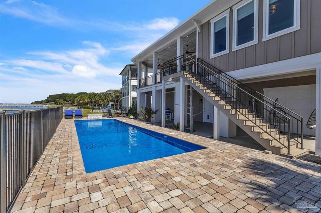 325 Deer Point Dr, Gulf Breeze, FL 32561