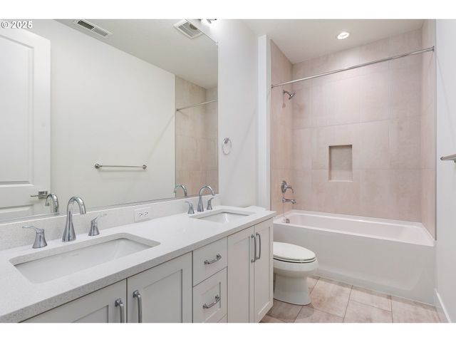 386 W FIR Loop, Washougal, WA 98671