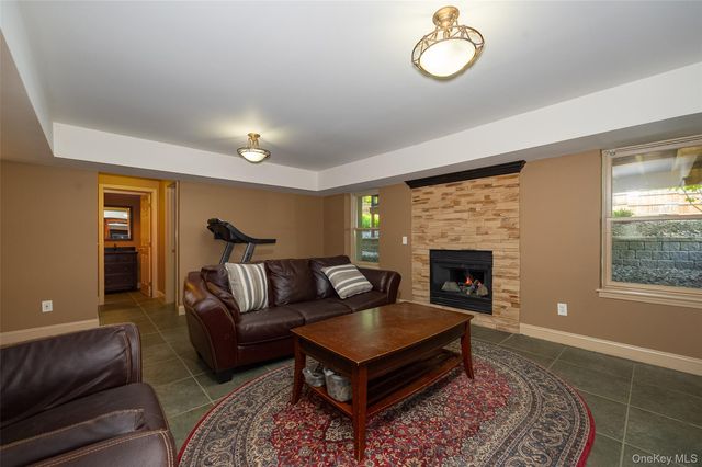25 Evergreen Avenue, Poughkeepsie, NY 12601