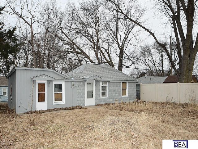 2330 N 69 Street, Omaha, NE 68104