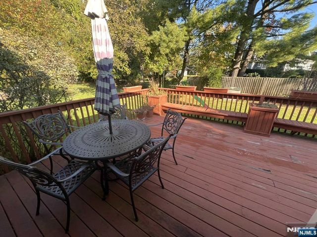 812 W Glenside Court, Oradell, NJ 07649