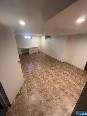 812 W Glenside Court, Oradell, NJ 07649