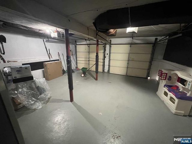 812 W Glenside Court, Oradell, NJ 07649