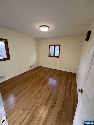 812 W Glenside Court, Oradell, NJ 07649