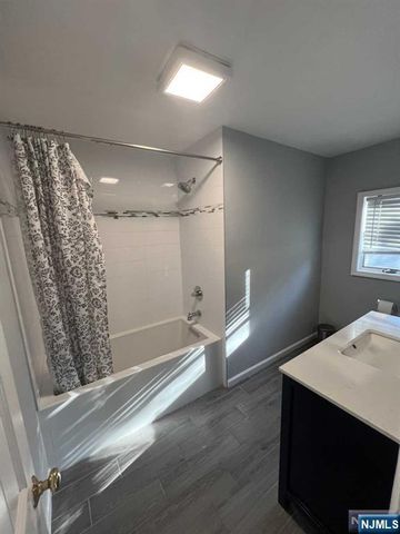 812 W Glenside Court, Oradell, NJ 07649