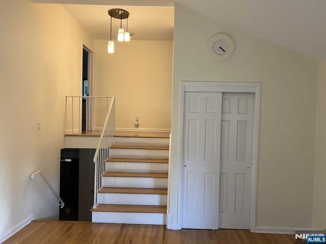 812 W Glenside Court, Oradell, NJ 07649