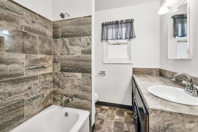 228 Donna Avenue, Bakersfield, CA 93304