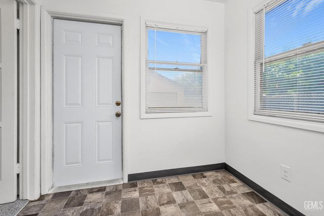 228 Donna Avenue, Bakersfield, CA 93304