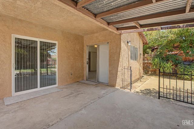 228 Donna Avenue, Bakersfield, CA 93304