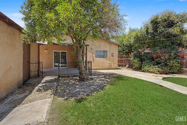 228 Donna Avenue, Bakersfield, CA 93304