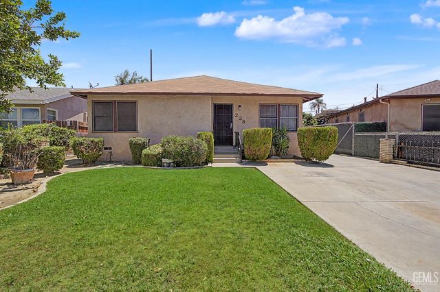 228 Donna Avenue, Bakersfield, CA 93304