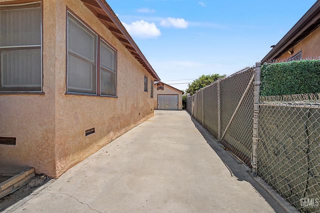 228 Donna Avenue, Bakersfield, CA 93304
