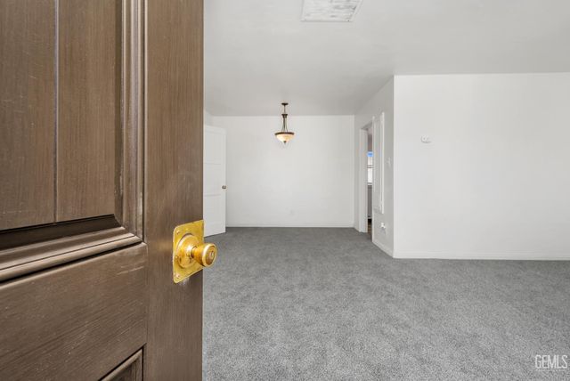 228 Donna Avenue, Bakersfield, CA 93304