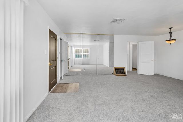 228 Donna Avenue, Bakersfield, CA 93304