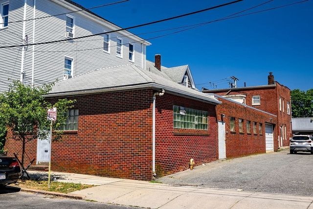 272 Sawyer St, New Bedford, MA 02746