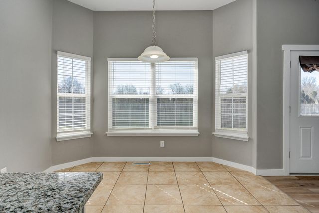 2782 W Lasalle Street, Springfield, MO 65807