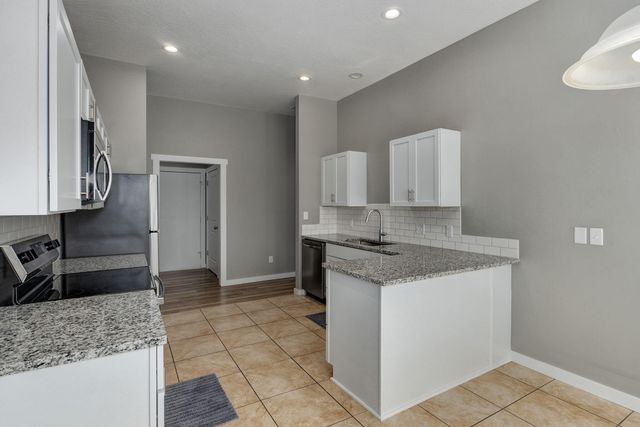 2782 W Lasalle Street, Springfield, MO 65807